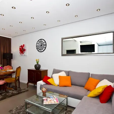 Apartment Luxury With Roofed Patio Near & Center