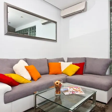 Apartment Luxury With Roofed Patio Near & Center Split