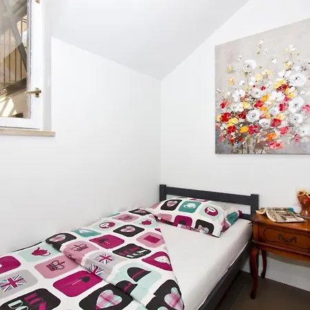 Luxury With Roofed Patio Near & Center Apartment *