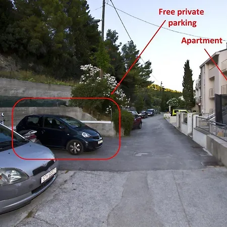 Luxury With Roofed Patio Near & Center Apartment *
