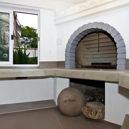 Luxury With Roofed Patio Near & Center Apartment
